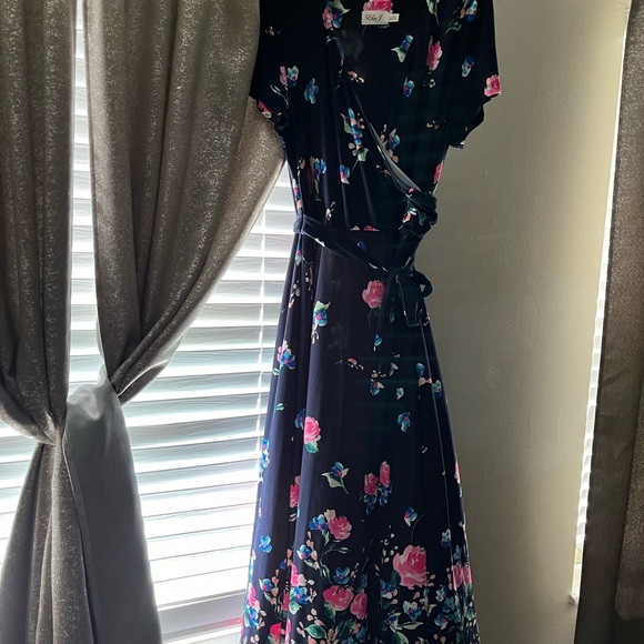 Eliza J Long Dress in EUC - Picture 4 of 6